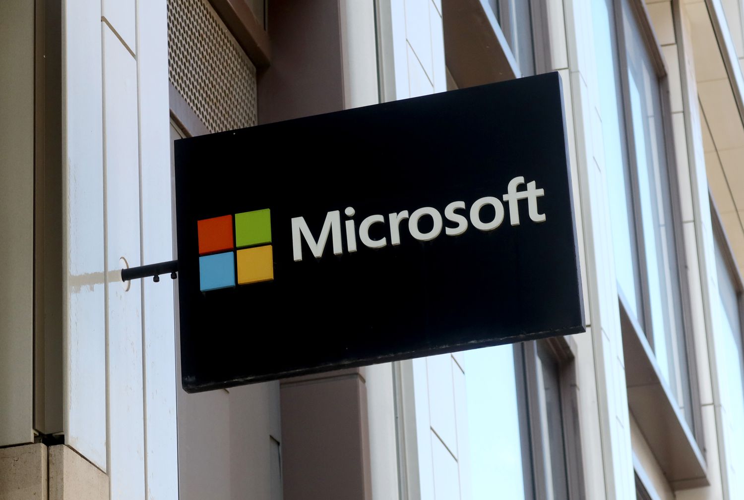 Có nên mua cổ phiếu Microsoft trước cuộc bầu cử Tổng thống Mỹ?
