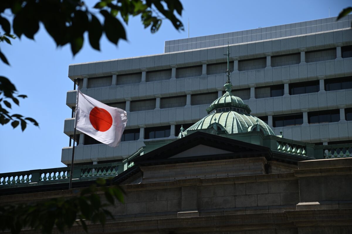 IMF khuyến nghị BOJ tăng dần lãi suất chính sách ngắn hạn 