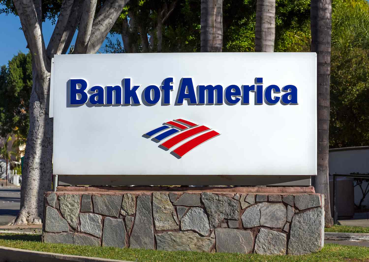 Bank of America tăng phí, dự kiến lạc quan cho năm 2024