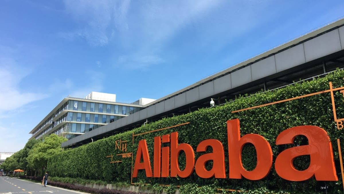 Alibaba báo cáo lợi nhuận giảm 86% trong quý I
