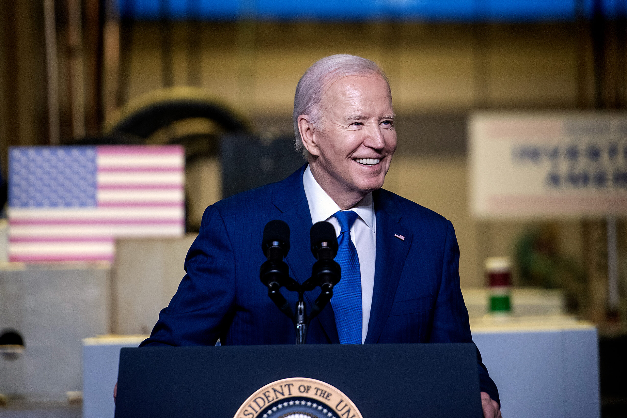 Ông Biden cần thuyết phục cử tri ra sao về nền kinh tế?