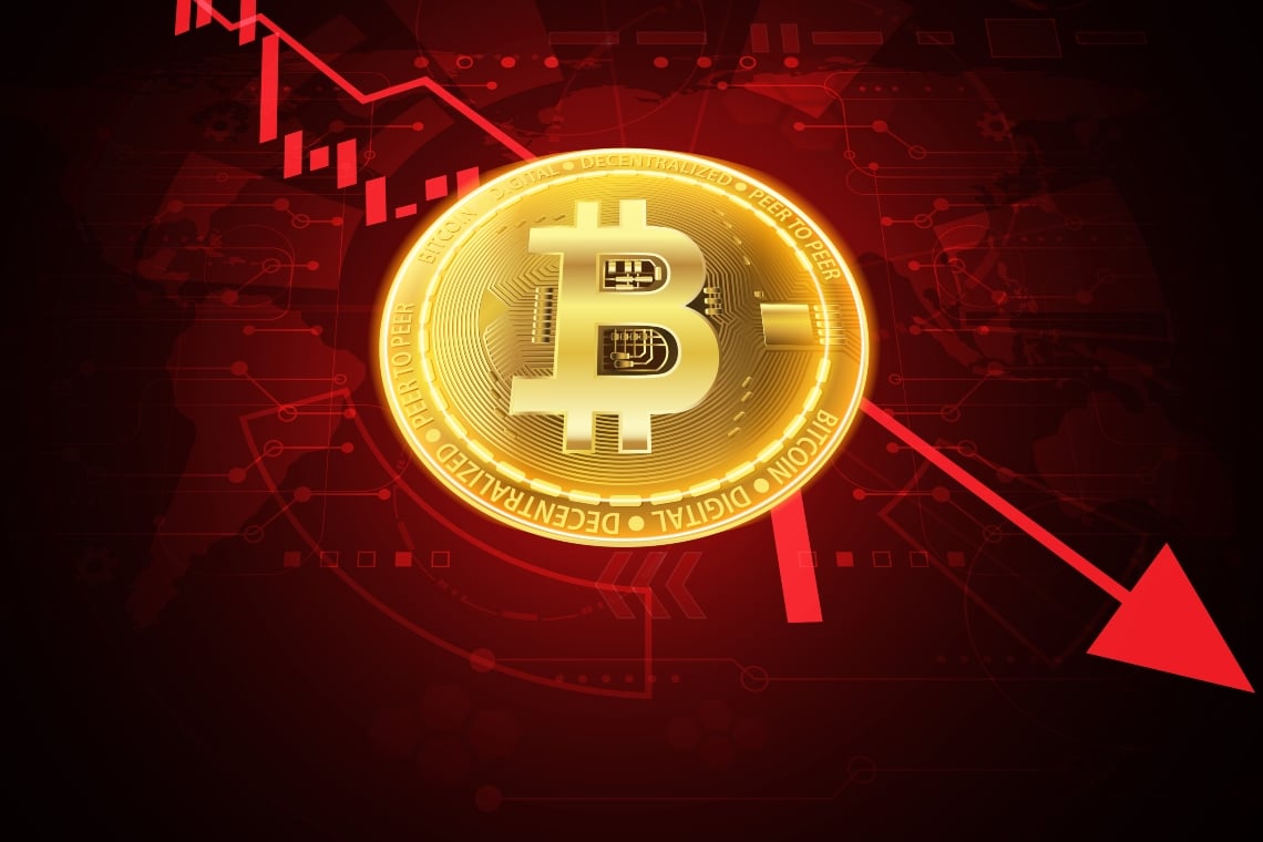 Giá Bitcoin sụp đổ, nguy cơ giảm về 54.000 USD