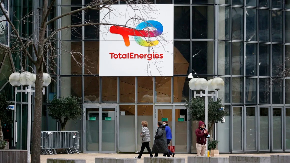 Shell và TotalEnergies cân nhắc việc rời bỏ thị trường London