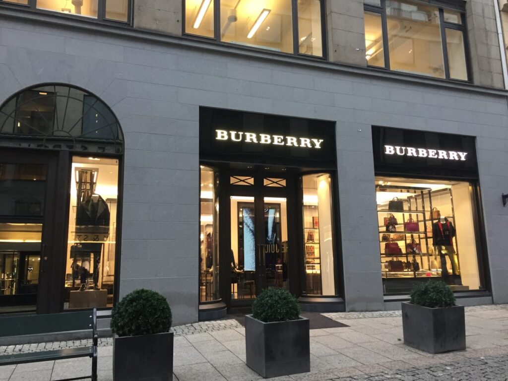 Kiếm tìm cổ phiếu cổ tức, Burberry Group là lựa chọn hấp dẫn