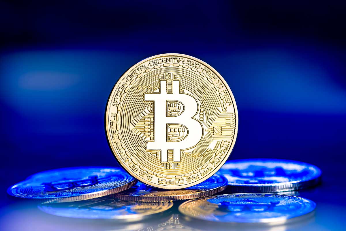 Thị trường ngập sắc xanh khi Bitcoin chạm mốc 71.000 USD