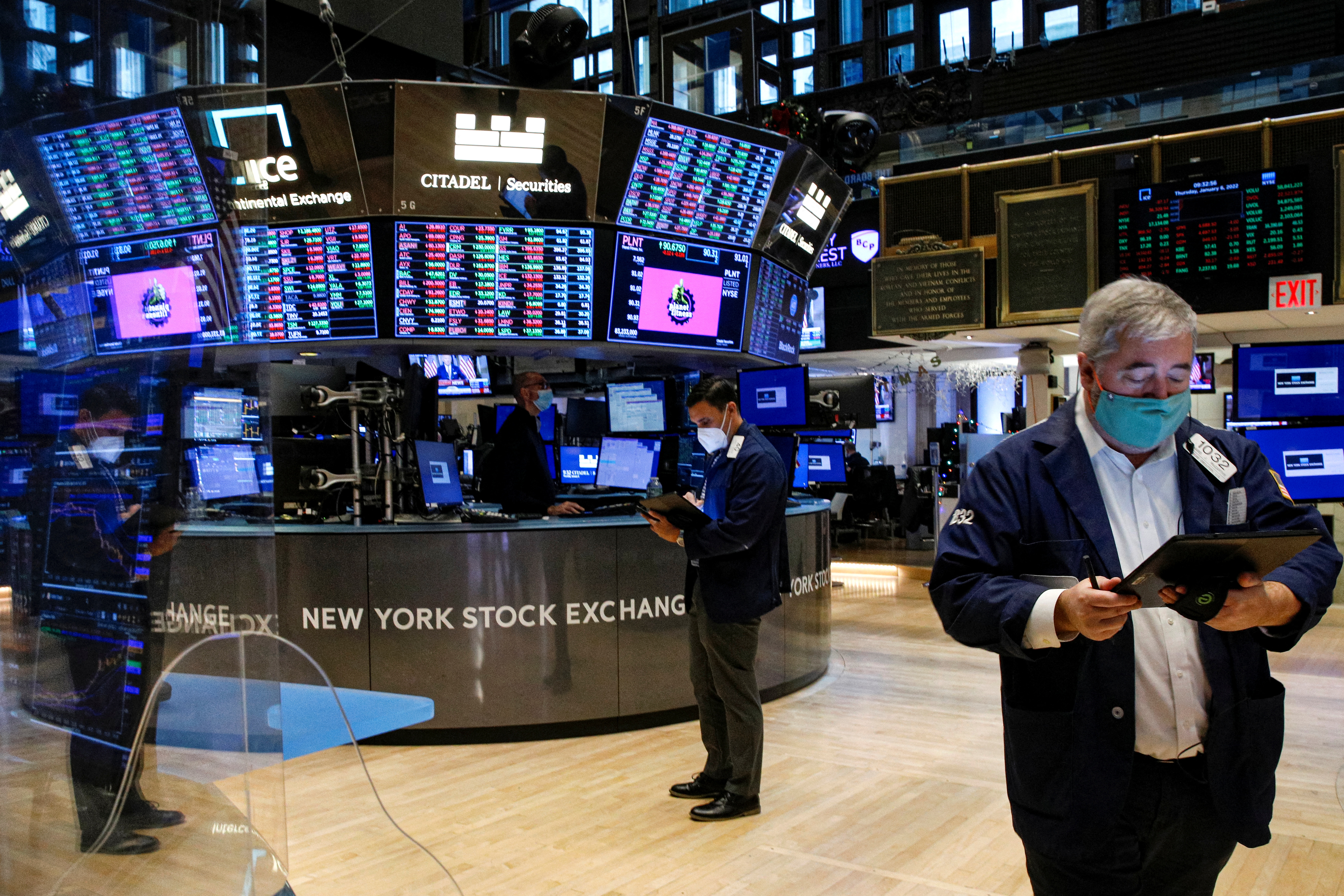 Chỉ số Nasdaq Composite dứt chuỗi 7 phiên tăng cao kỷ lục