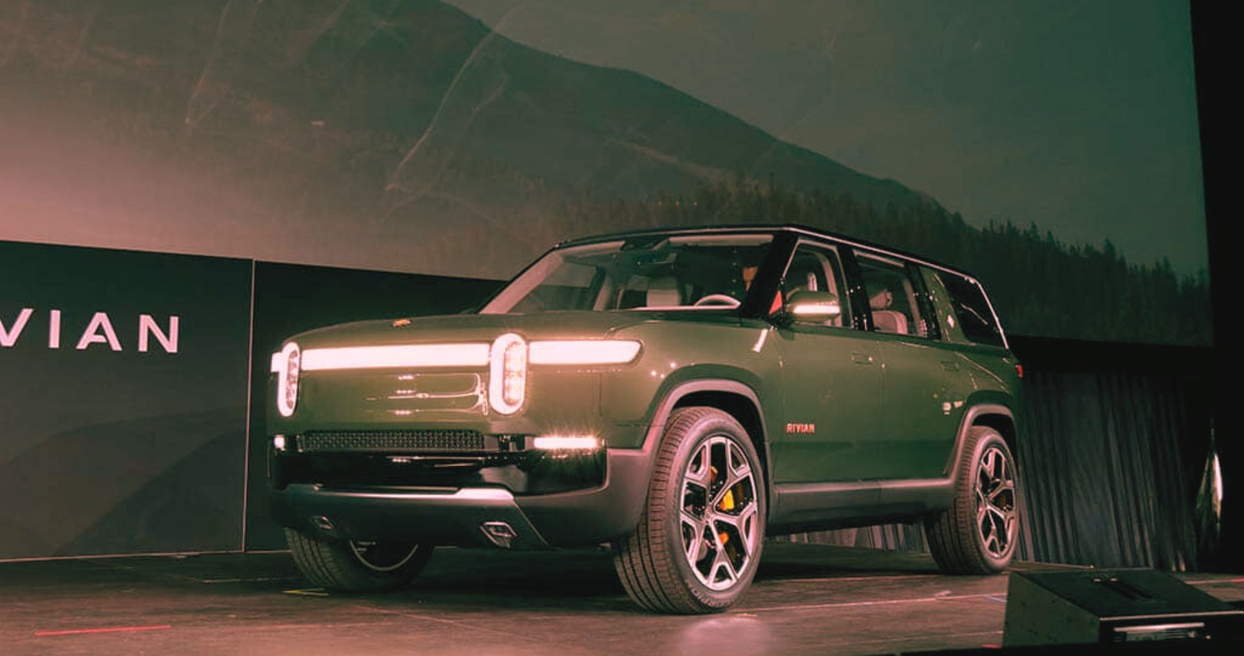 Rivian nhận 5 tỷ USD vốn đầu tư từ Volkswagen, giá cổ phiếu tăng hơn 50%