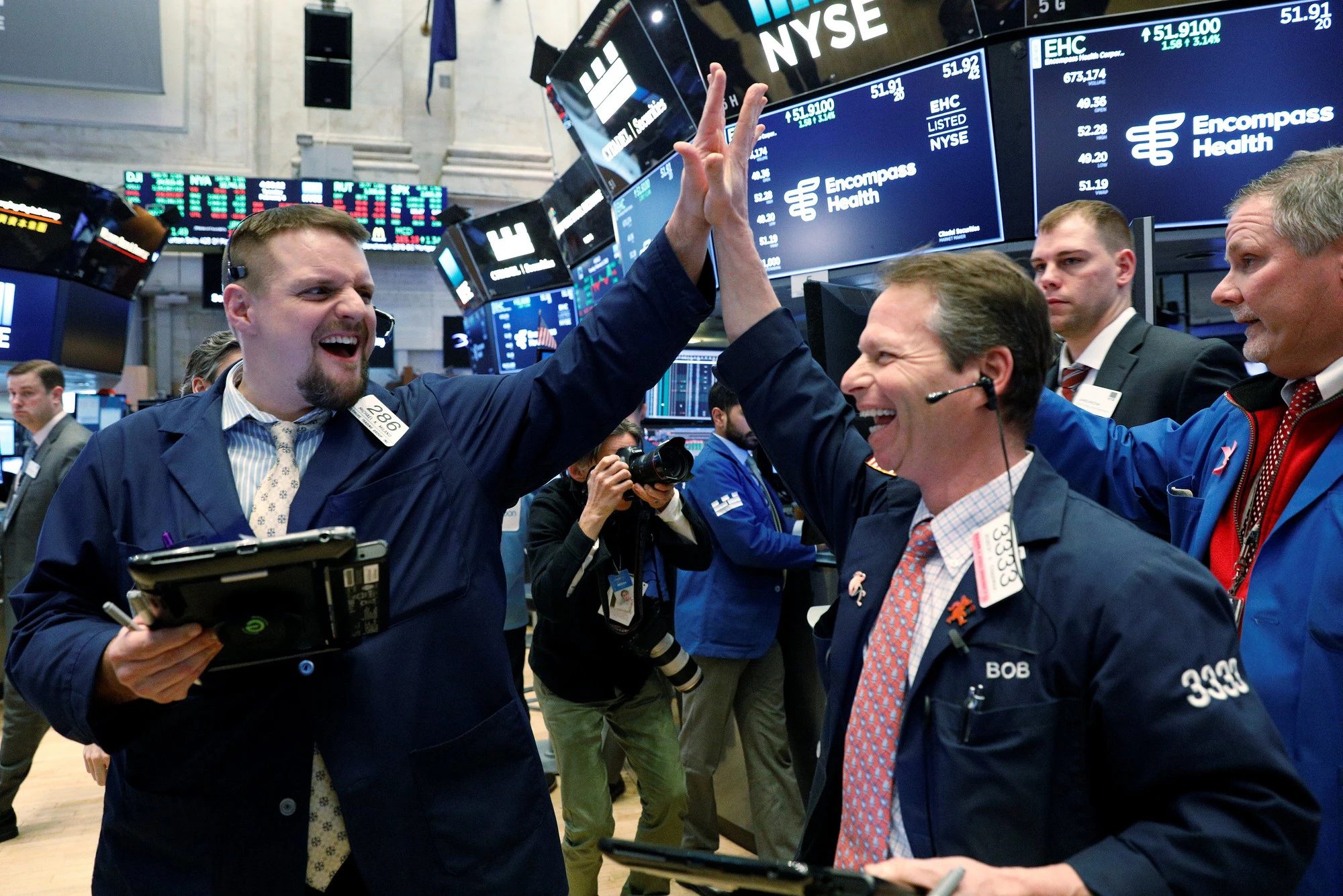 Tin nóng 13/06: S&P 500, Nasdaq đóng cửa cao kỷ lục