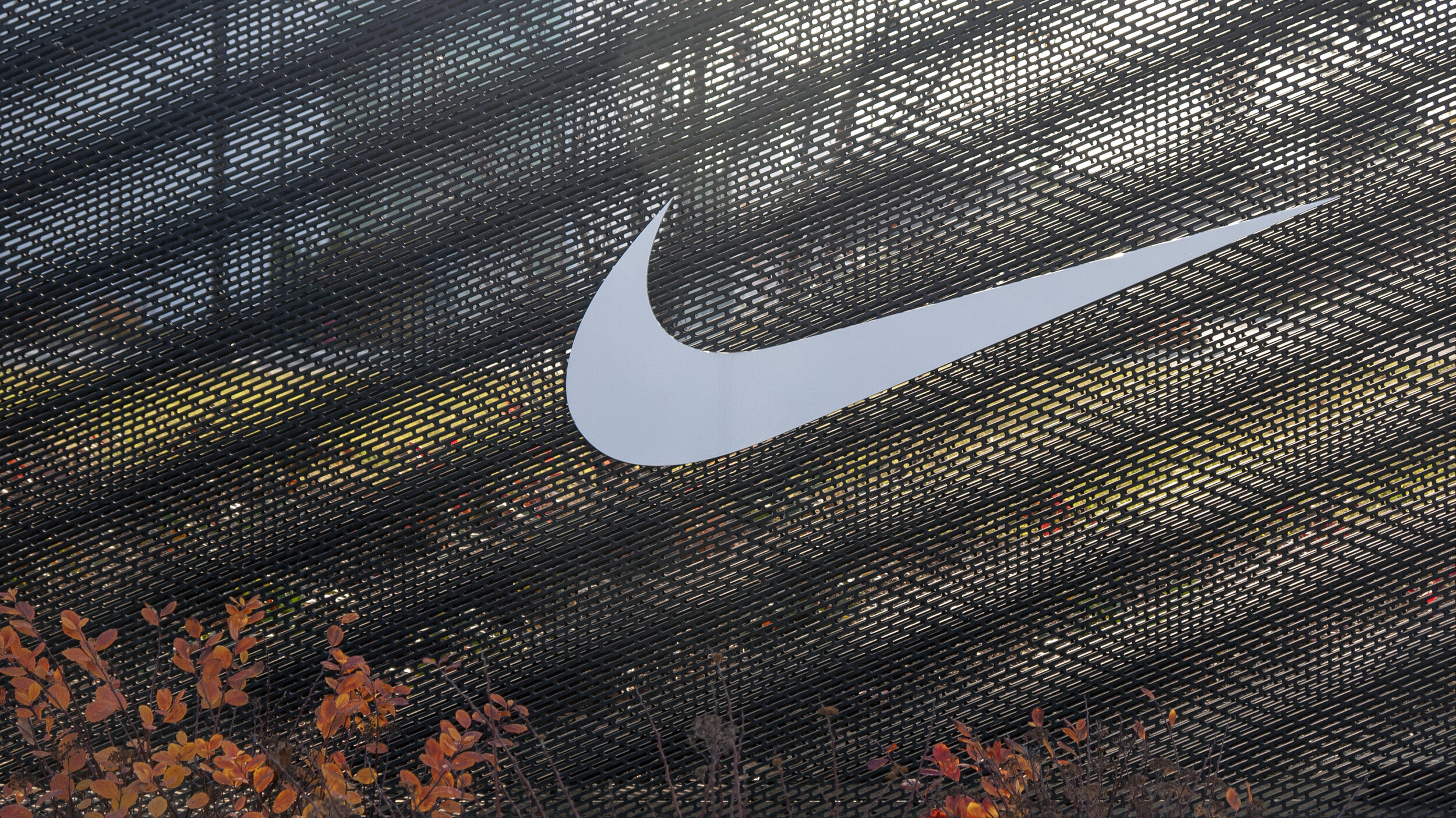 Nike: Đế chế thời trang thể thao lung lay bởi khủng hoảng bản sắc