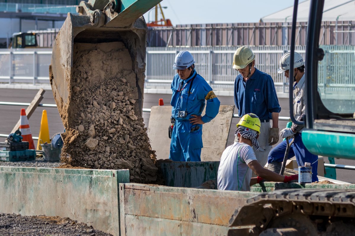 Nhật Bản loay hoay với bài toán lao động