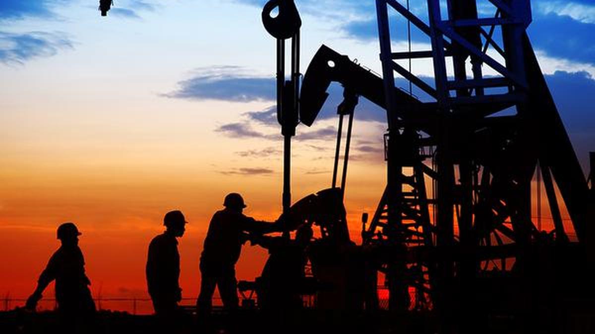Tin nóng 24/07: Dầu giảm 2%, chạm đáy 6 tuần