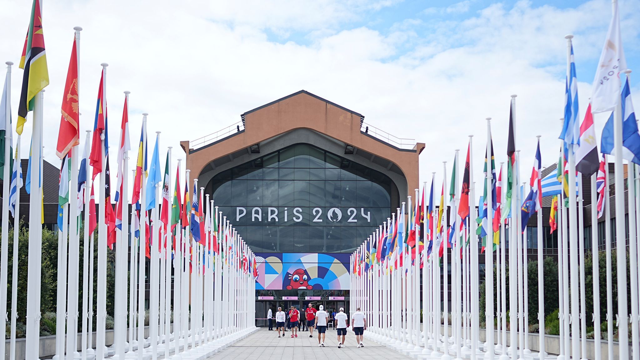 Paris “ảm đạm” giữa mùa Thế vận hội 
