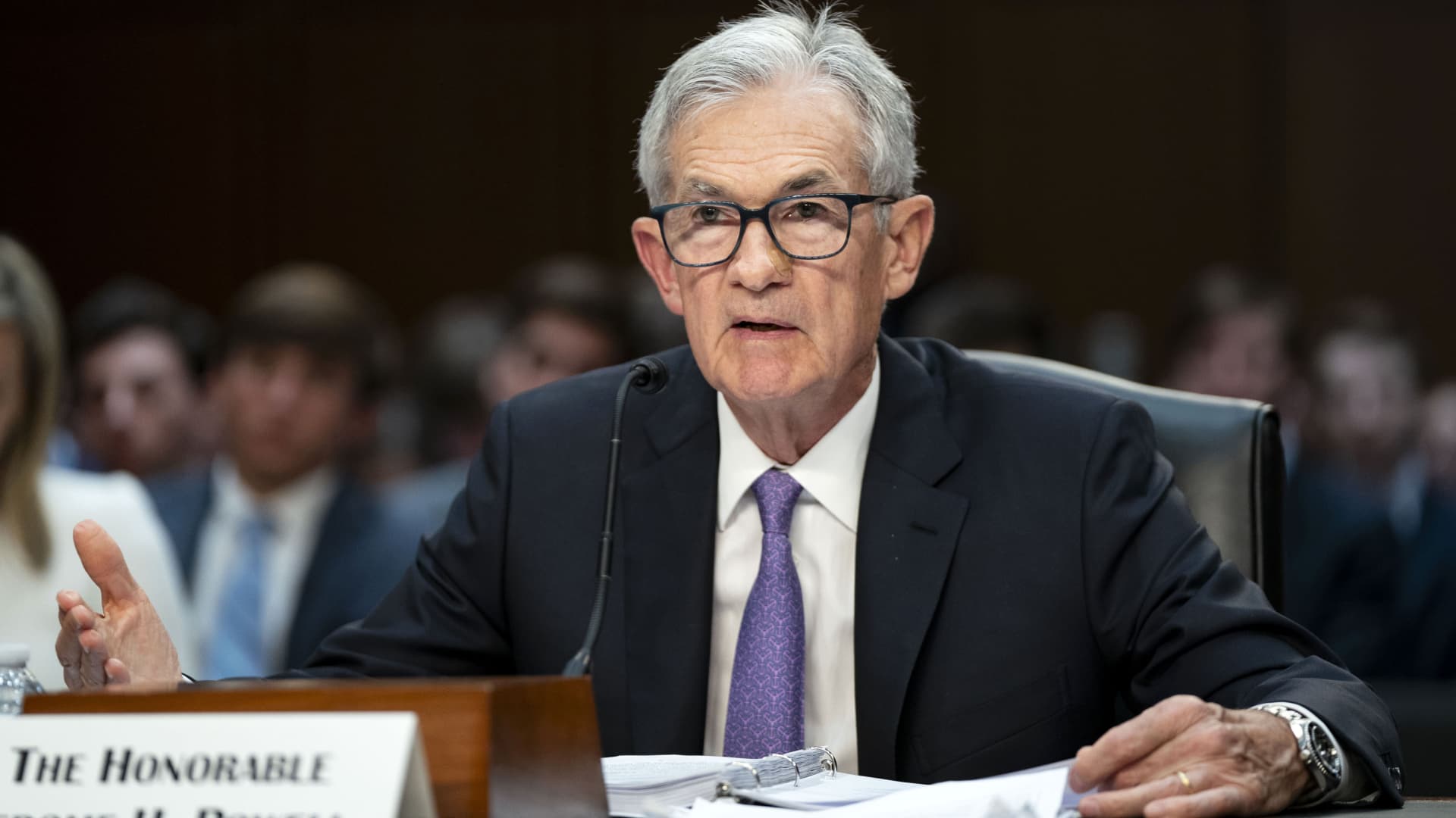 Ông Powell thừa nhận rủi ro khi giữ lãi suất cao quá lâu