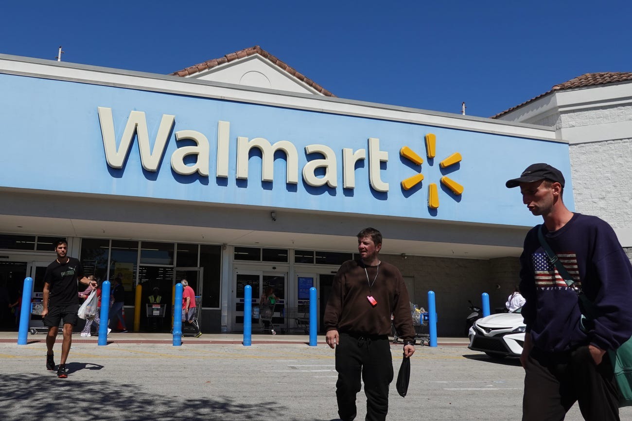 Cổ phiếu Walmart bất ngờ tăng vọt với kết quả kinh doanh ấn tượng