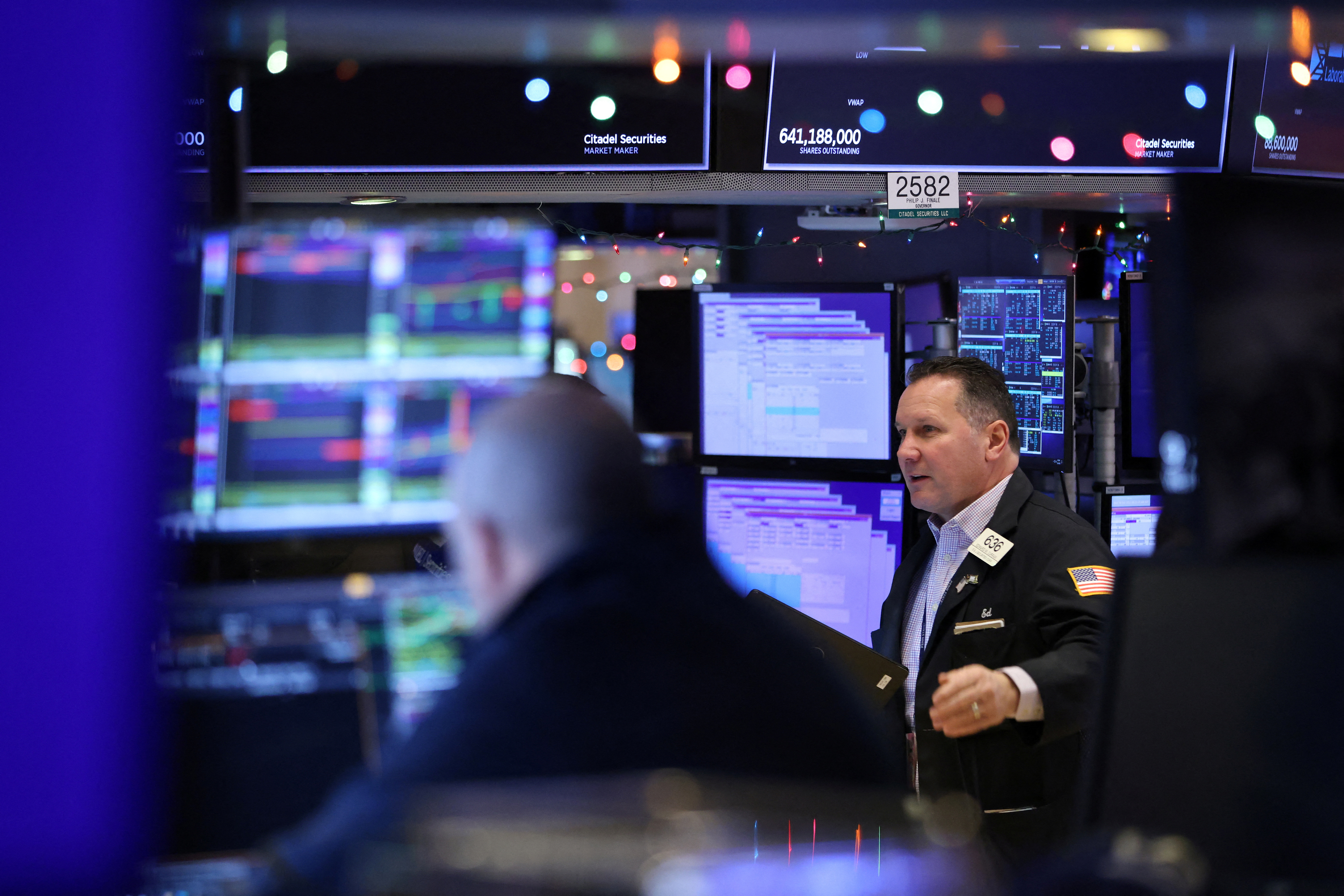 Chỉ số Dow Jones rời đỉnh lịch sử