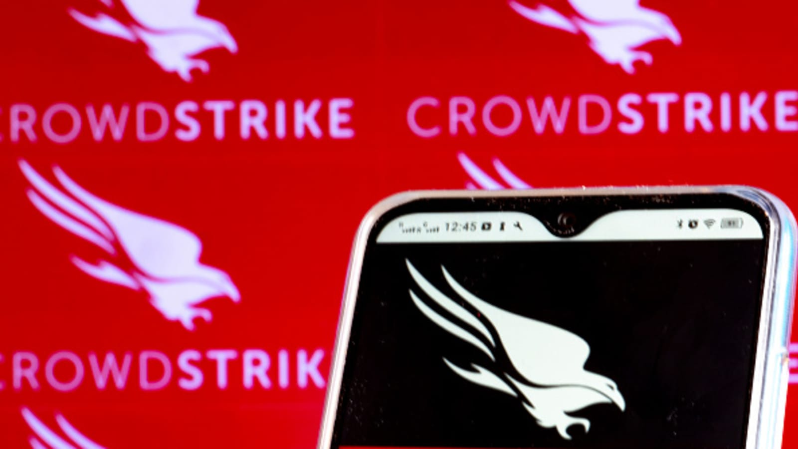 Cổ đông khởi kiện CrowdStrike