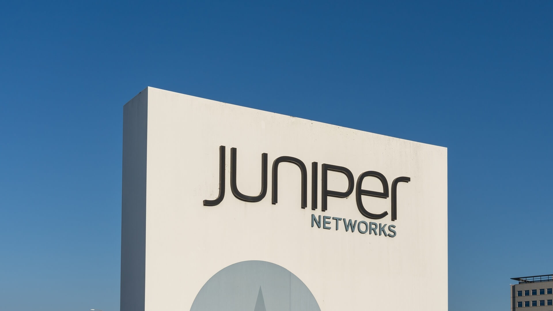 Juniper (JNPR) tăng cường áp dụng Nền tảng Mạng AI-Native