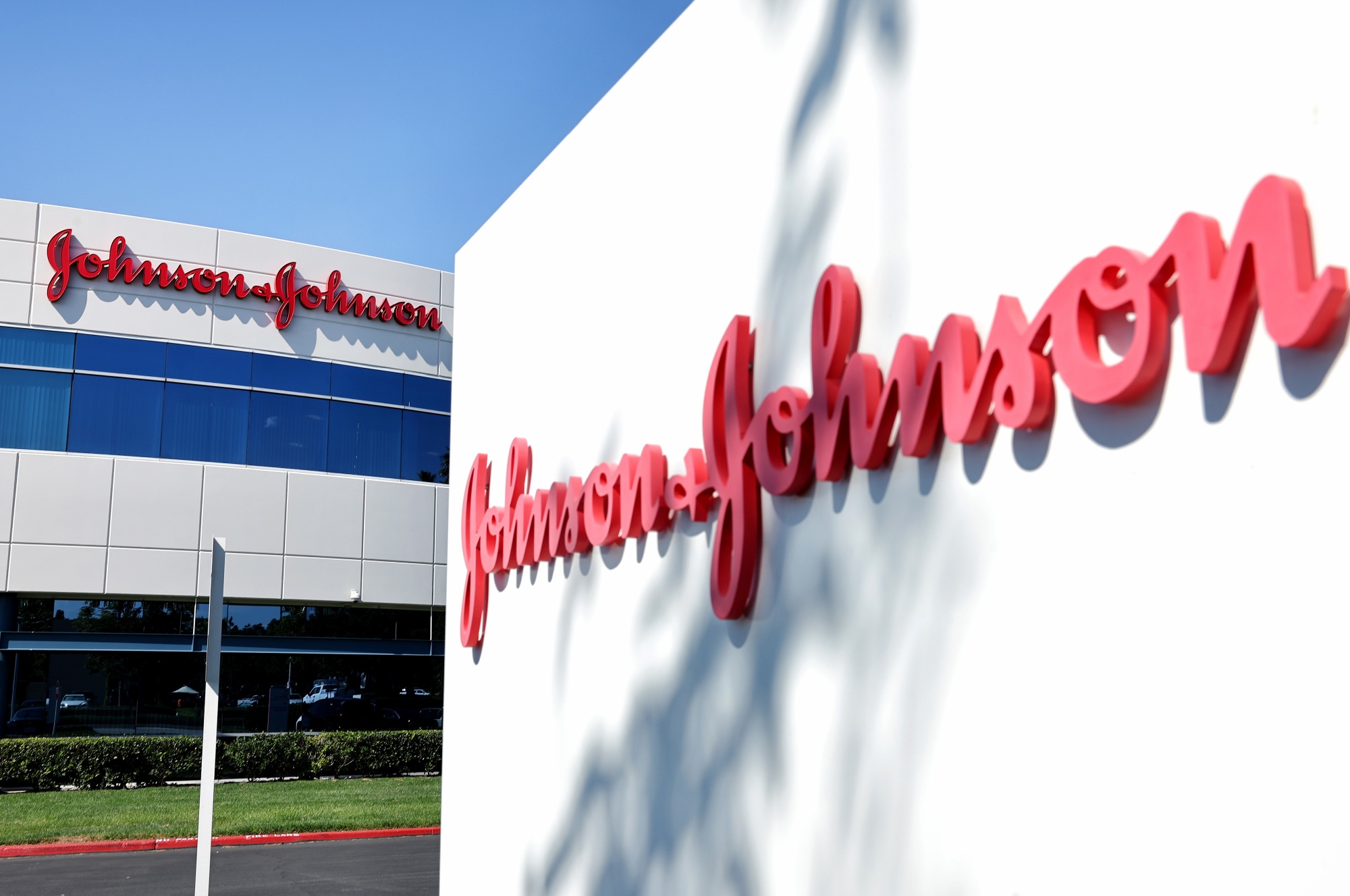 Vì sao Johnson & Johnson là cổ phiếu nên mua nhất?