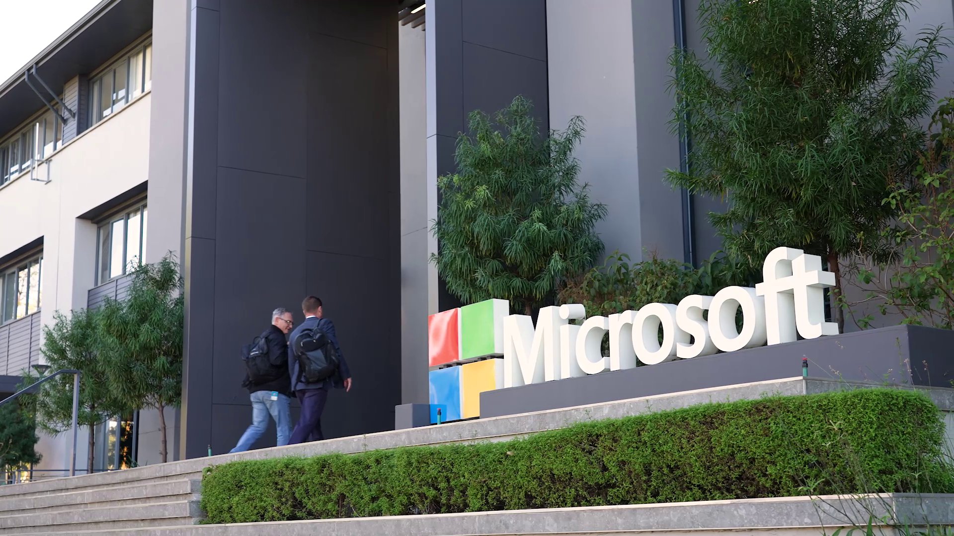 Microsoft vẫn là cổ phiếu đáng mua bất chấp doanh thu Azure sụt giảm