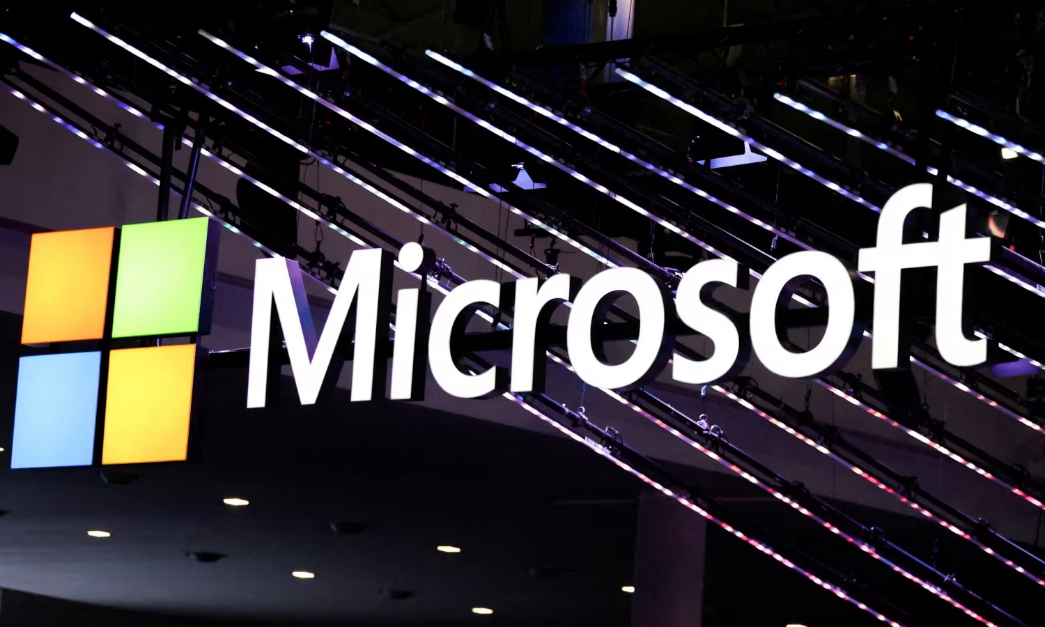 Microsoft tăng trưởng lợi nhuận ấn tượng nhờ đầu tư vào AI