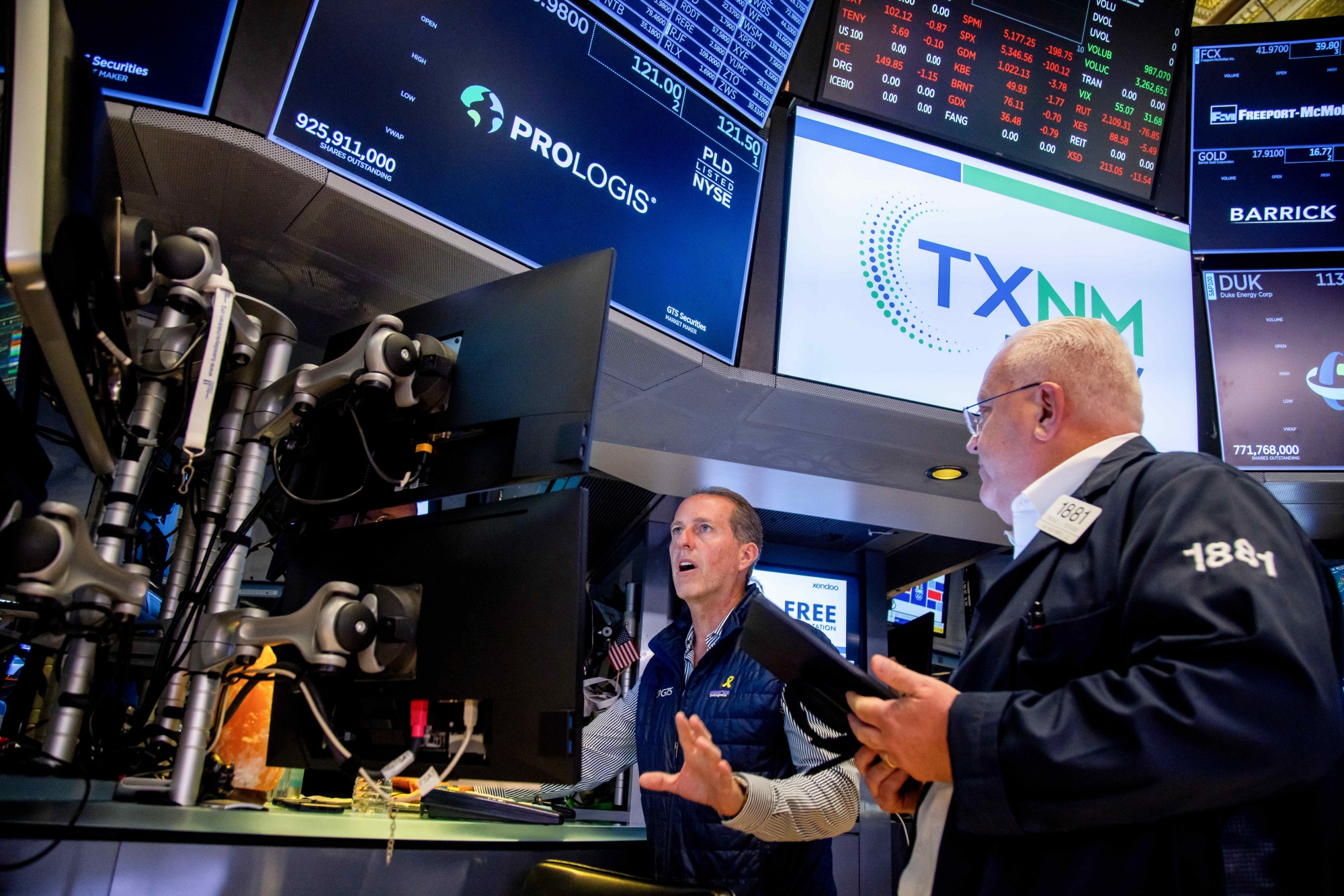 Tin nóng 06/08: Dow giảm 1.000 điểm, S&P 500 có ngày tệ nhất kể từ 2022