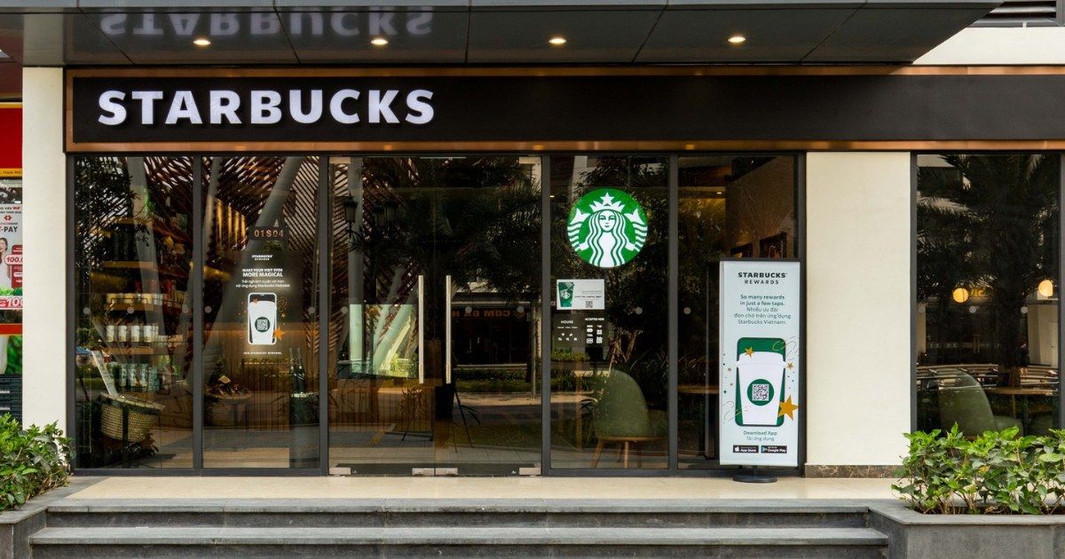 Cổ phiếu Starbucks được nâng hạng sau khi bổ nhiệm CEO mới