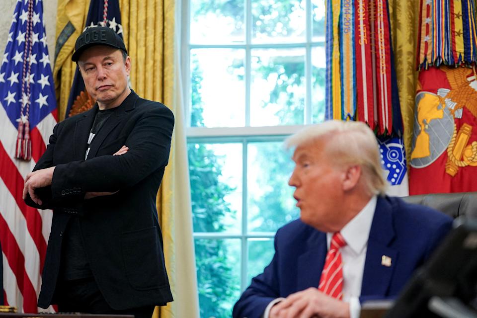 Cổ phiếu Tesla hồi phục sau cú sốc “bốc hơi” 150 tỷ USD vì mâu thuẫn Trump-Musk