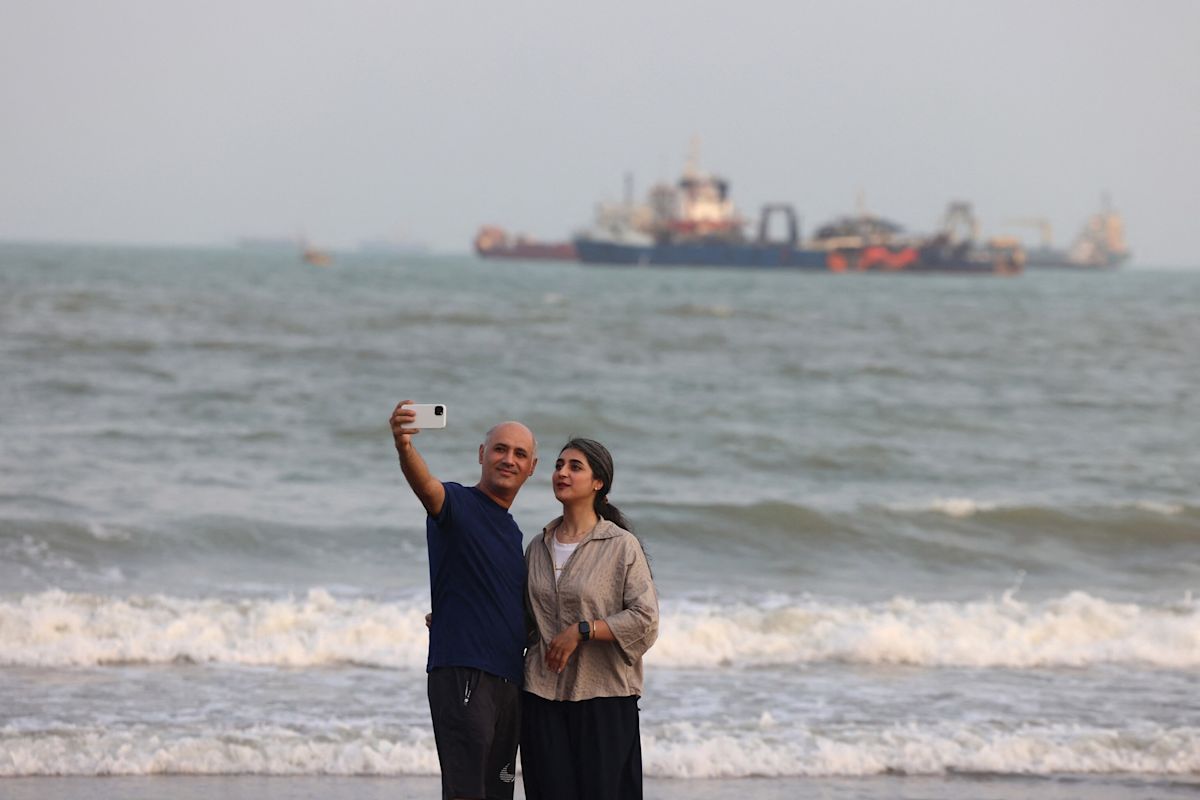 Iran bác tuyên bố Mỹ kiểm soát hoàn toàn eo biển Hormuz